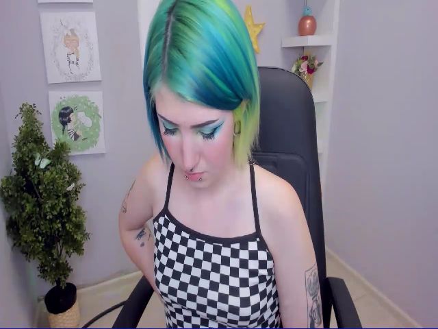 Live sex webcam photo for EllieSmile #266273288