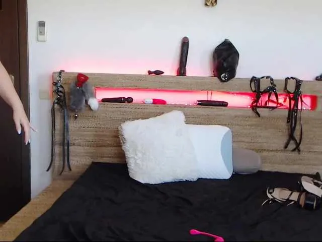 Live sex webcam photo for Curvyjules69 #266393599