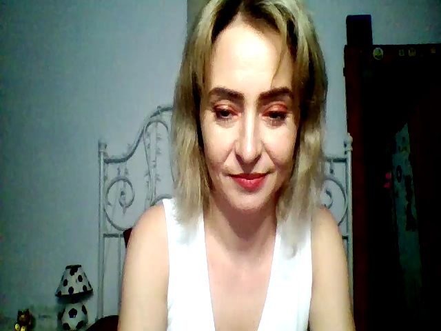 Live sex webcam photo for GoldenGirl4U1 #266366330