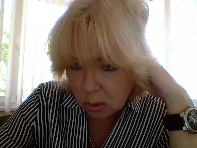 Live sex webcam photo for Luiziana111 #266639167