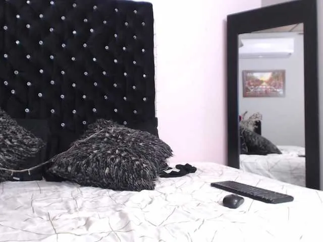 Live sex webcam photo for Agatha-Hot #266823099