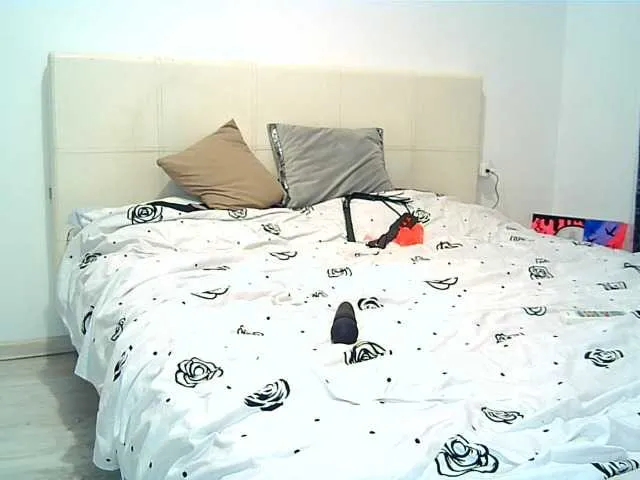 Live sex webcam photo for YOUNGCOUPLE20 #266821144