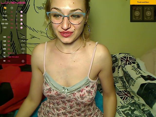 Live sex webcam photo for CatGirl01 #266654379