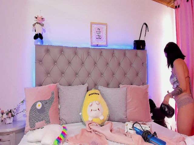 Live sex webcam photo for AliceeBrown #266841820