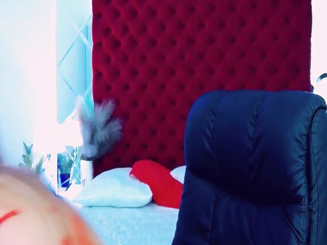 Live sex webcam photo for MillaLoves #266643213