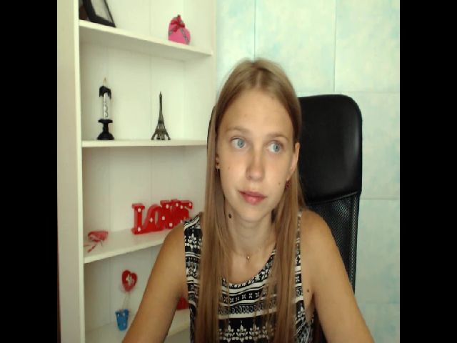 Live sex webcam photo for SshyTeen #266652028
