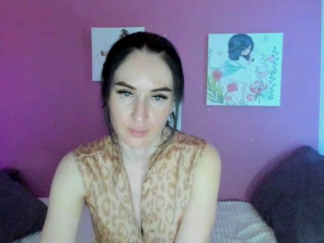 Live sex webcam photo for Lilly_Shine #266603451