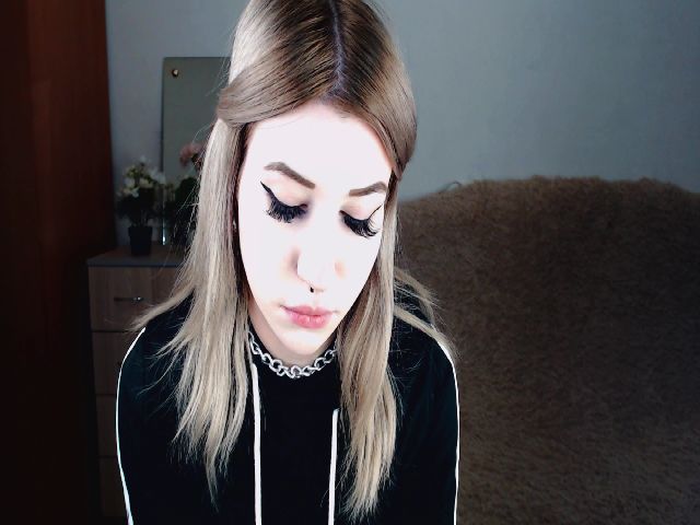 Live sex webcam photo for Alison_Moonli #266573950