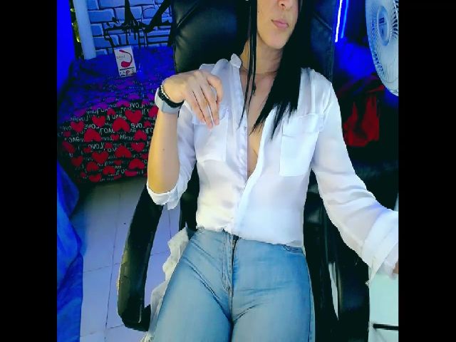 Live sex webcam photo for Sashabreck #287860141