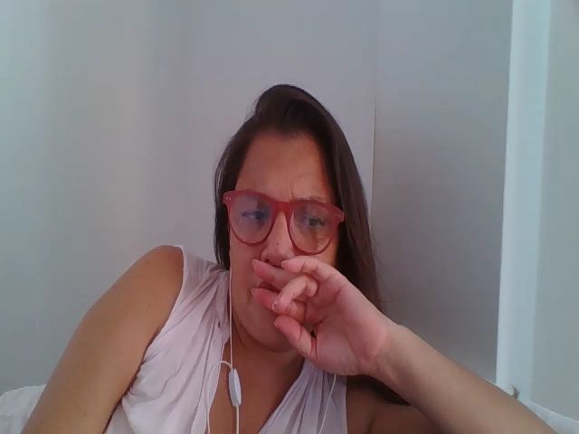 Live sex webcam photo for SweetLola01 #266848982