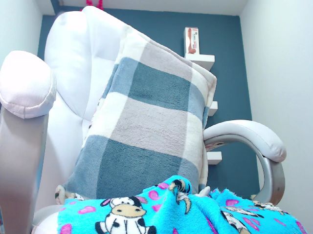 Live sex webcam photo for HANNAH_19 #266620163