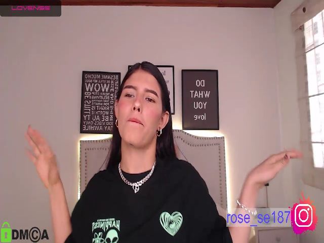 Live sex webcam photo for Rose_se #266856428