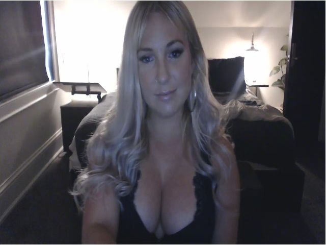 Live sex webcam photo for GoddessScarx #266899090