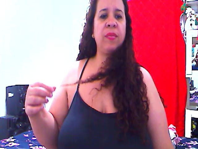 Live sex webcam photo for LatinaBigAss4 #266571236