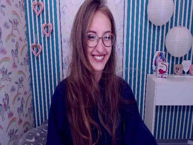 Live sex webcam photo for JennyLovelyS #266643718