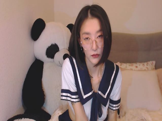Live sex webcam photo for KellyAsian #266783954