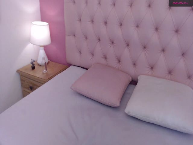 Live sex webcam photo for Keyra_R #266752097