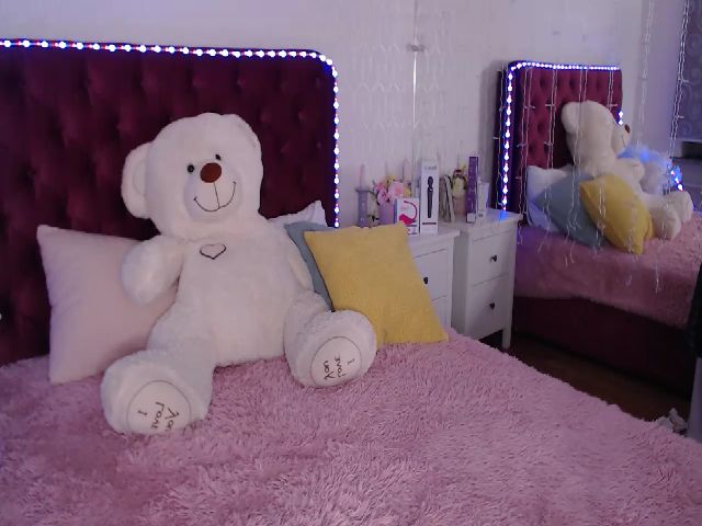 Live sex webcam photo for DOMINICA_MINI #266648945