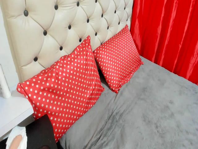 Live sex webcam photo for Gia_Zarella #266816027