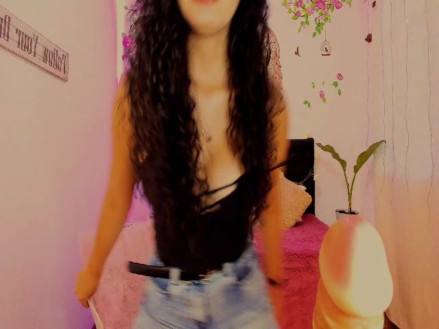 Live sex webcam photo for Karlieswet18 #266834772