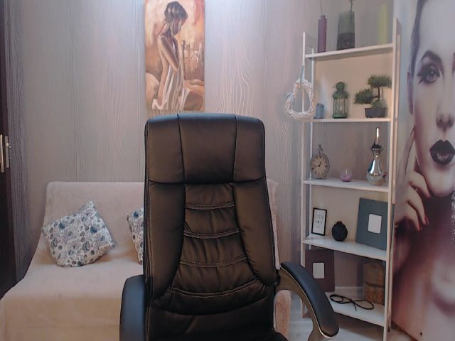Live sex webcam photo for GoddesSophy #266609777
