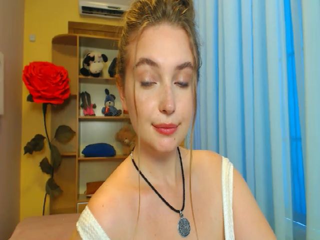 Live sex webcam photo for NikkySonge #266679263