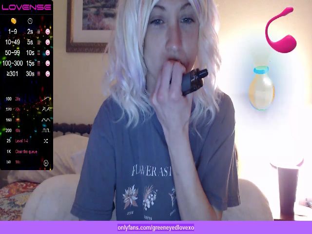 Live sex webcam photo for xKawaiiQueenx #266635390