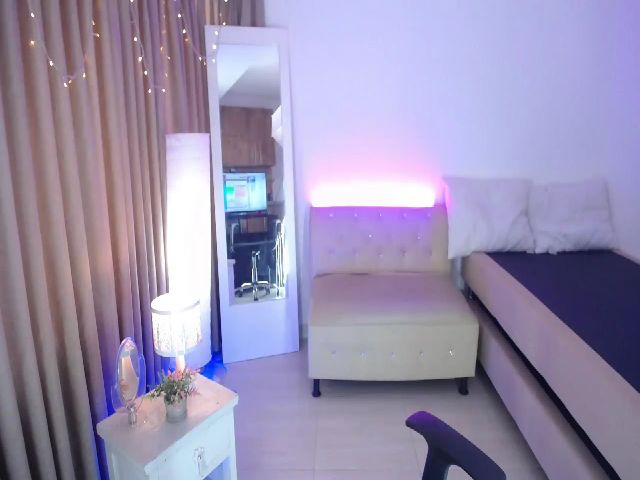 Live sex webcam photo for SamanthaBelll #266856902