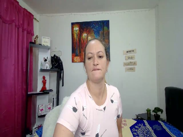 Live sex webcam photo for CarryBig #266712375