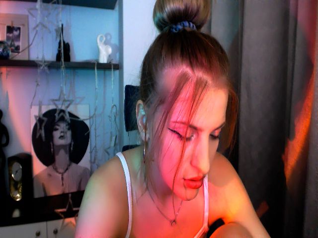 Live sex webcam photo for Sofia__White #266852853