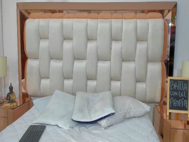 Live sex webcam photo for Emilyparkerr1 #266817286