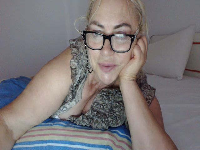 Live sex webcam photo for LedyLinda #266698711