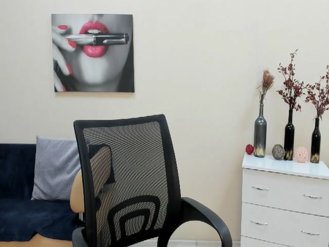 Live sex webcam photo for LoreinKis #266695302