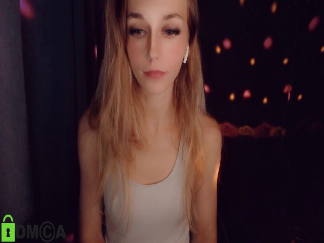 Live sex webcam photo for EmilyyyClark #266876584