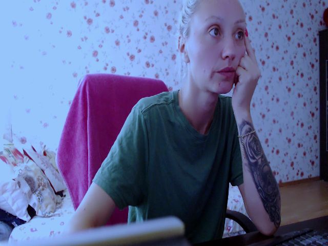 Live sex webcam photo for Blondedirty94 #266654152
