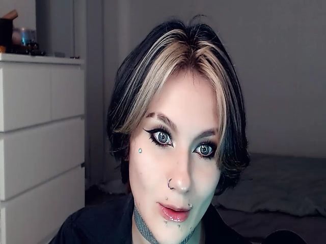 Live sex webcam photo for Hella_Hell #266687215