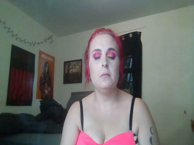 Live sex webcam photo for Weetziebabe #266801573