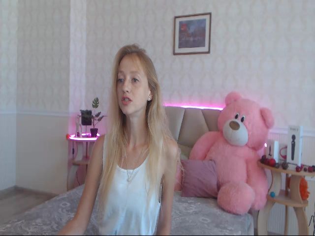 Live sex webcam photo for GinaLewis #266625952