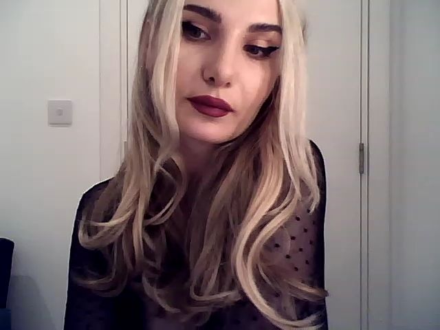 Live sex webcam photo for MiaK_ #266730311