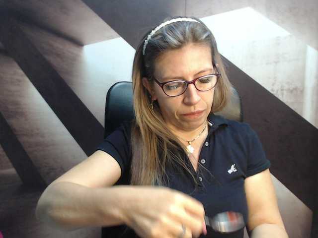 Live sex webcam photo for maturehot-1 #267122741