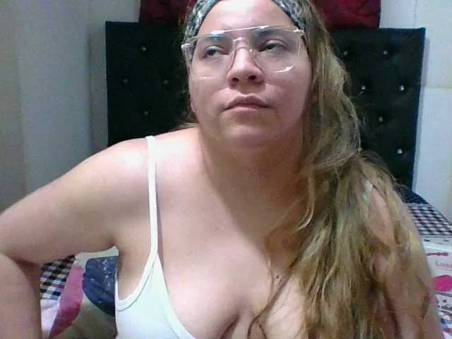 Live sex webcam photo for Victoriamor #266938793