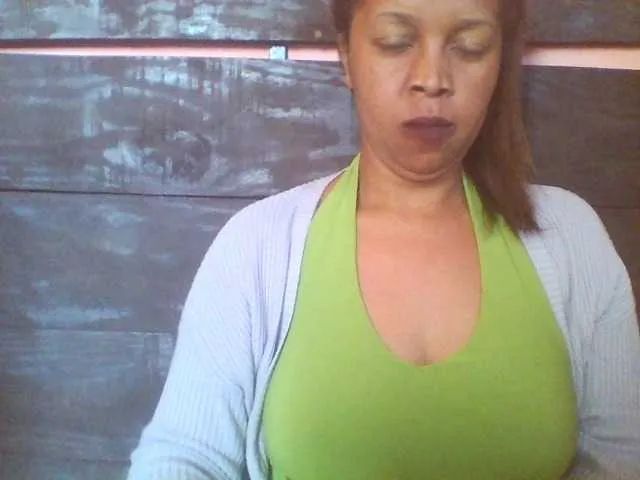 Live sex webcam photo for big-ass-sexy #267121037