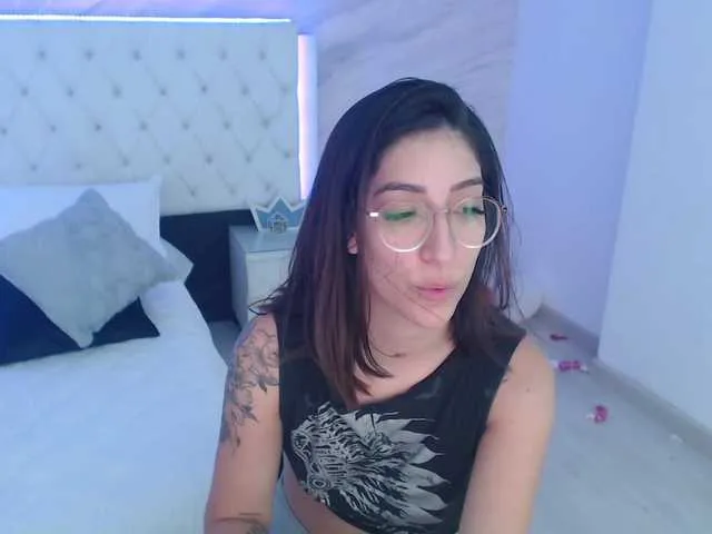 Live sex webcam photo for Karinapuerta #267122624