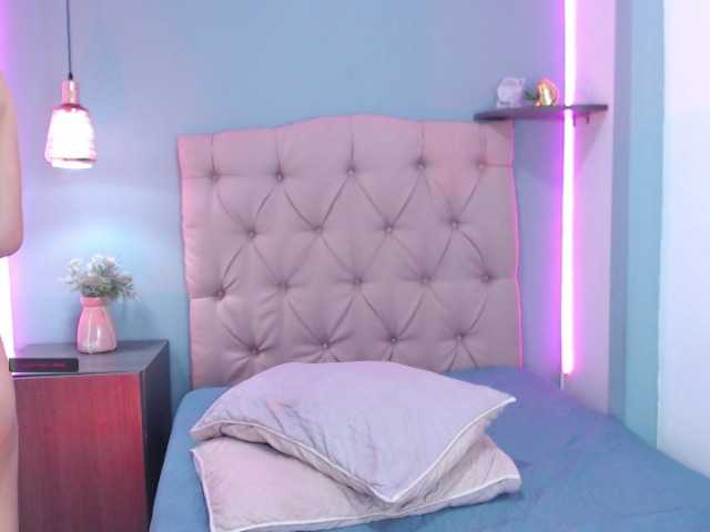 Live sex webcam photo for Escarlata-J2 #267243052