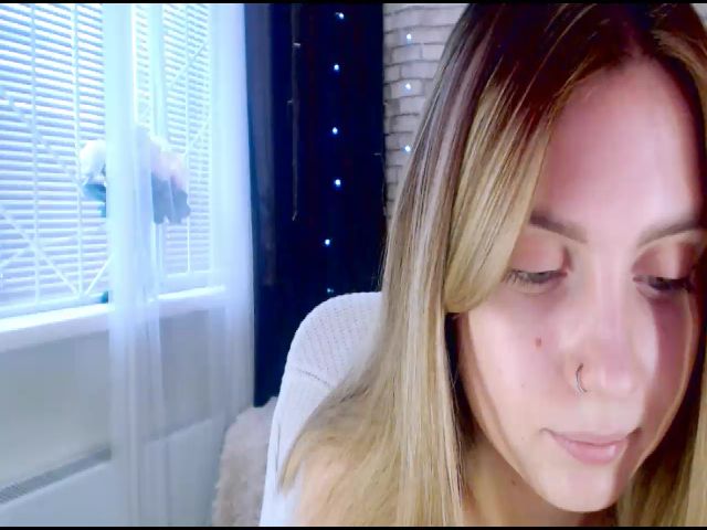 Live sex webcam photo for CumMeaRiver #267023370