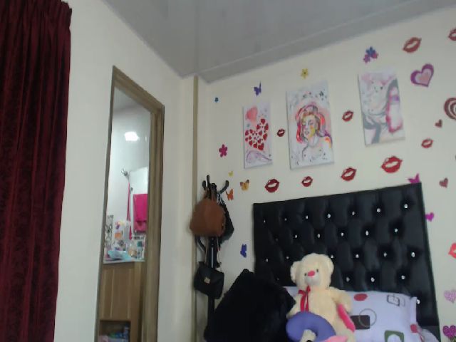 Live sex webcam photo for MIA_LOVE24 #267050041