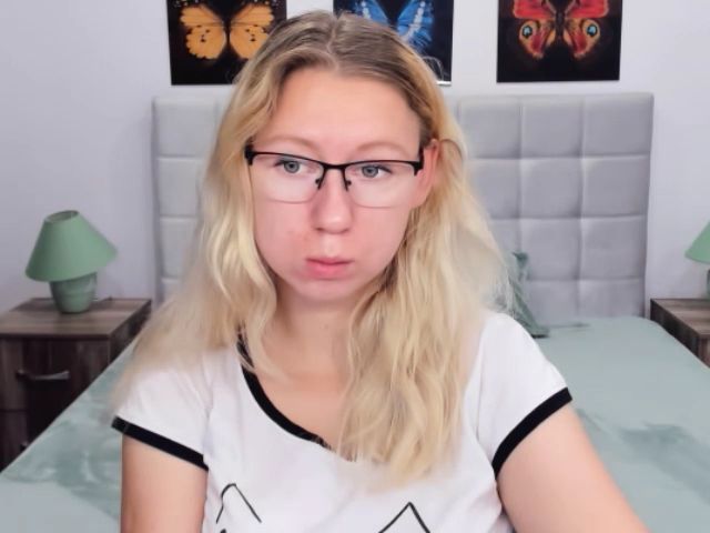 Live sex webcam photo for LizaSwan #267076230