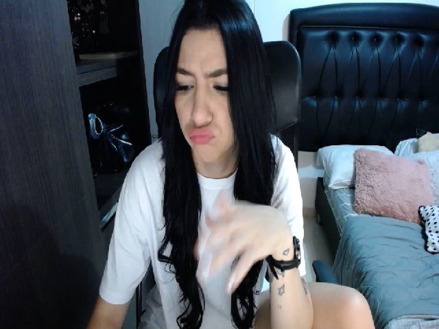 Live sex webcam photo for Valen_giraldo #267348183