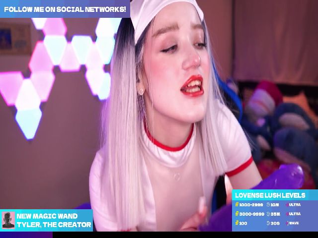 Live sex webcam photo for Annie_may_ #267274176