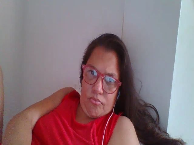 Live sex webcam photo for SweetLola01 #267318857